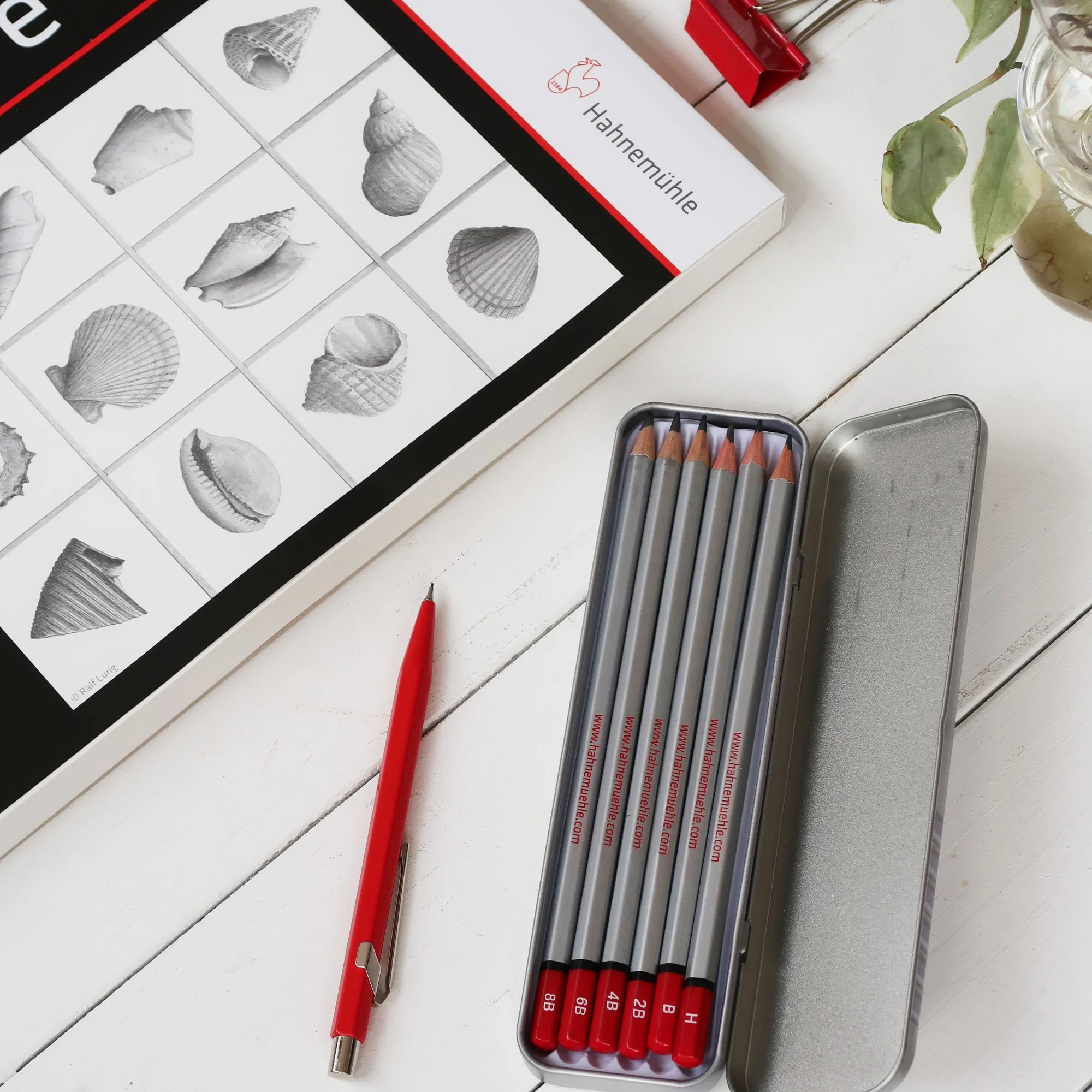 pencils, colored pencils, metal tin, art supplies, drawing set