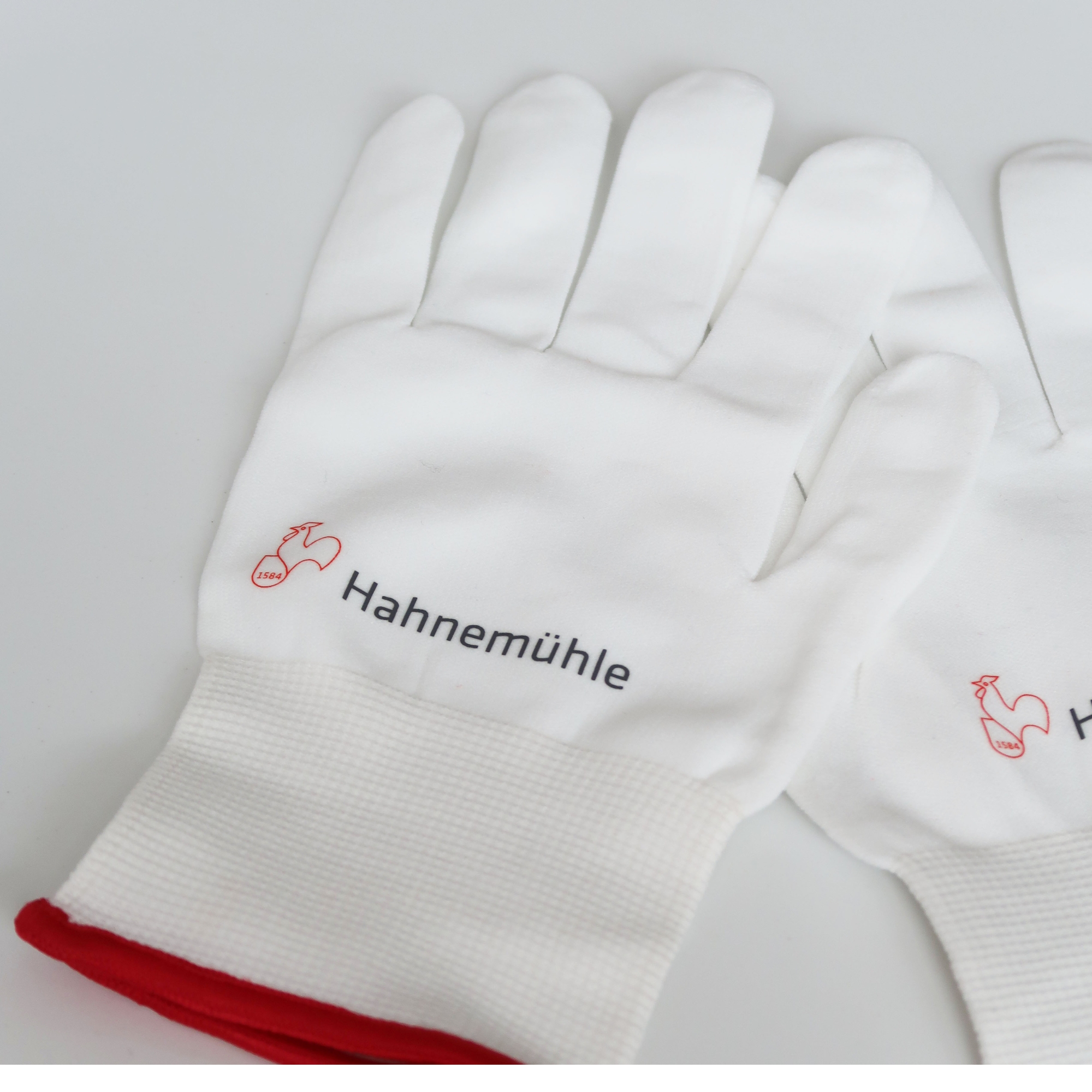 10608863-gloves-handschuhe-2
