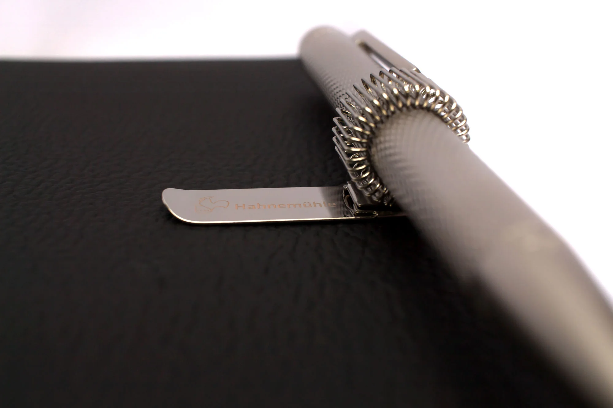 razor blade, shaving razor, metal blade, coiled spring mechanism, Hahnemühle logo