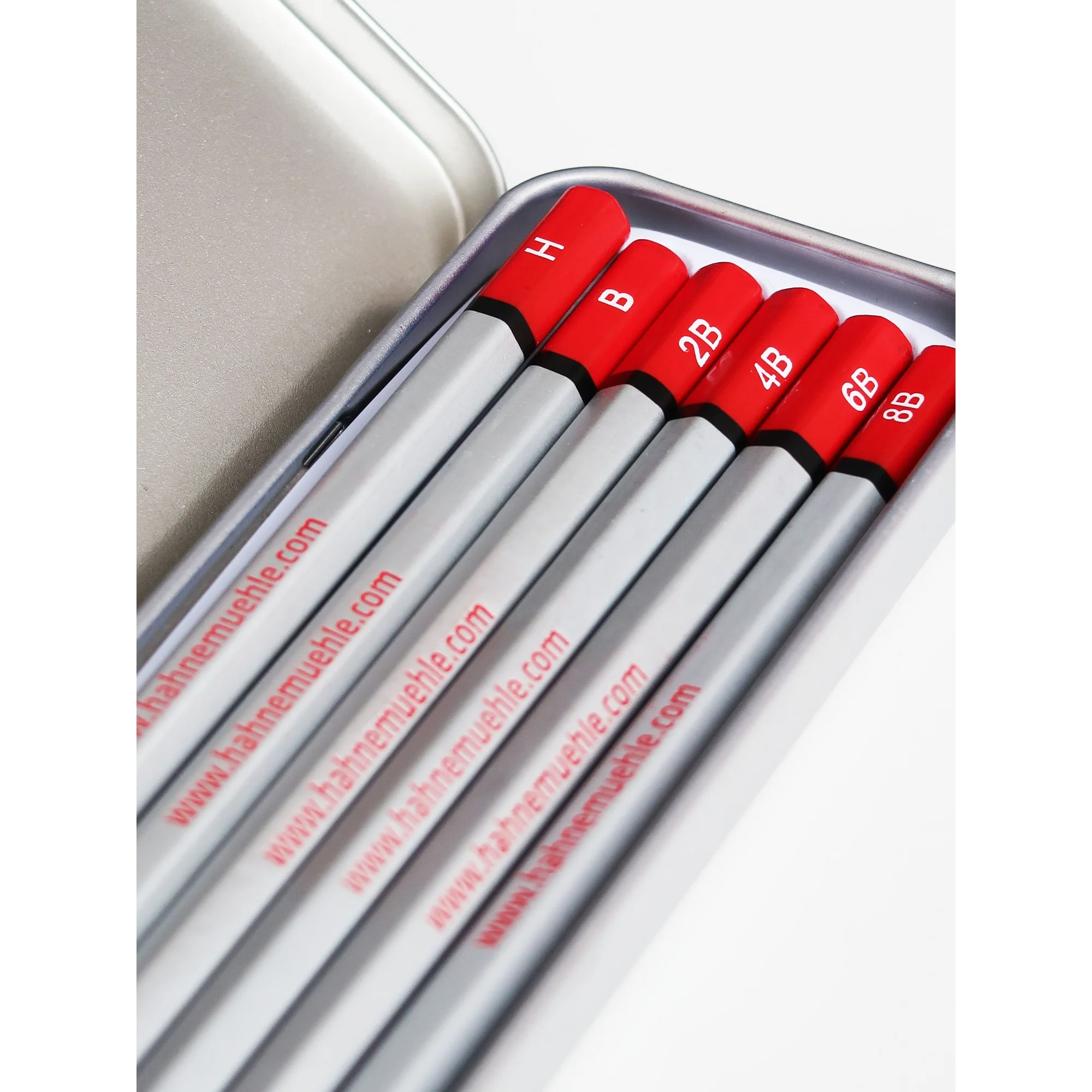 marker, pen, red, set, babeled?